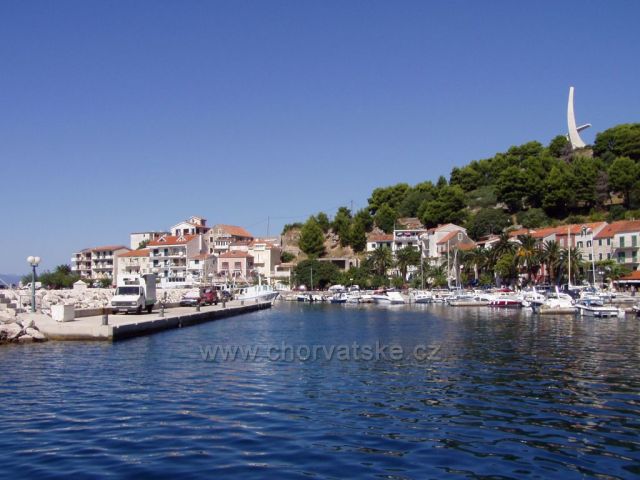 Podgora. Pohled na přístav