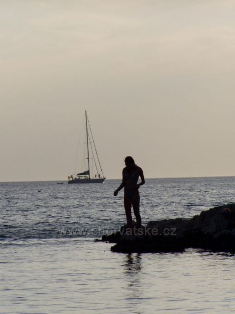 Rybářka v zátoce Peleš u Primoštenu.