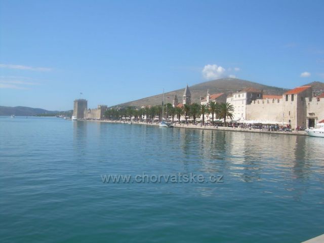 Trogir - z druhého břehu