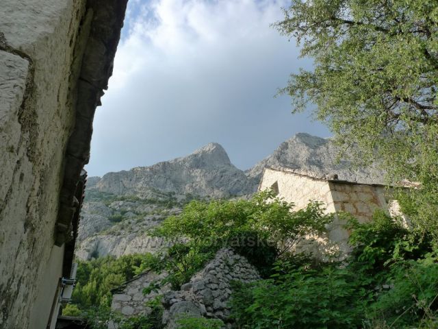 Domy v Topići