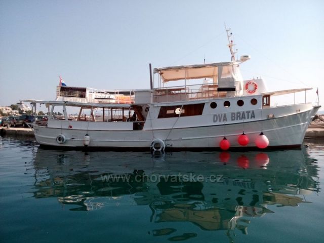 v přístavu v Podgoře