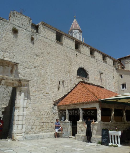 Trogir
Jižní brána a Mala Loža
