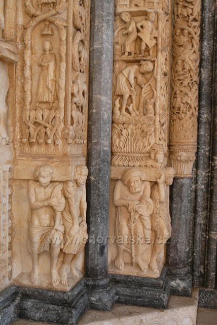 Trogir
katedrála Sv.Vavřince ze
13.století
portál mistra Radovana