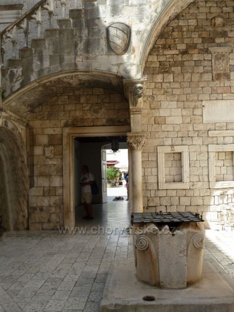 Trogir
Viječnica (radnice)