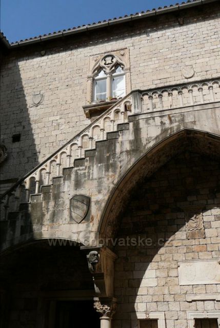 Trogir
Viječnica (radnice)