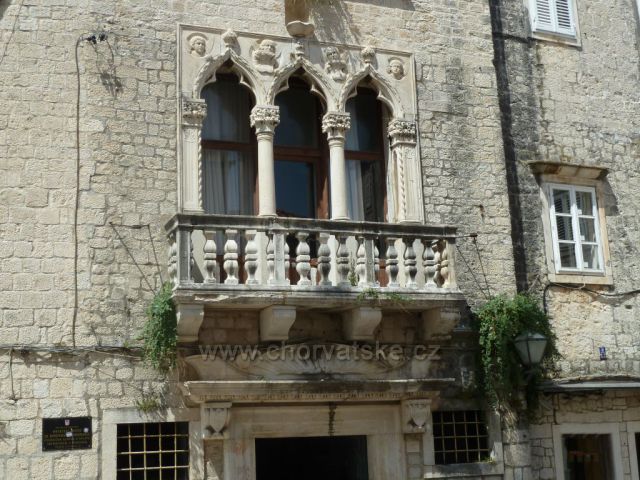 Trogir
palác rodu Čipiko s gotickými trojokny