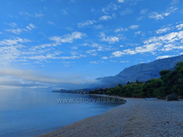 Ranní mlha nad ostrovy