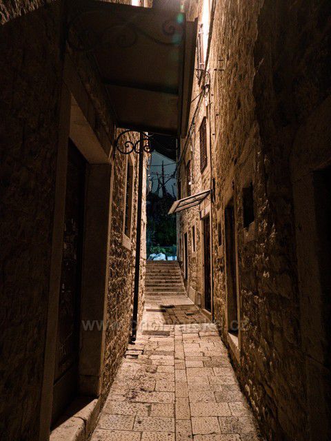 Diokleciánský palác ve Splitu v noci